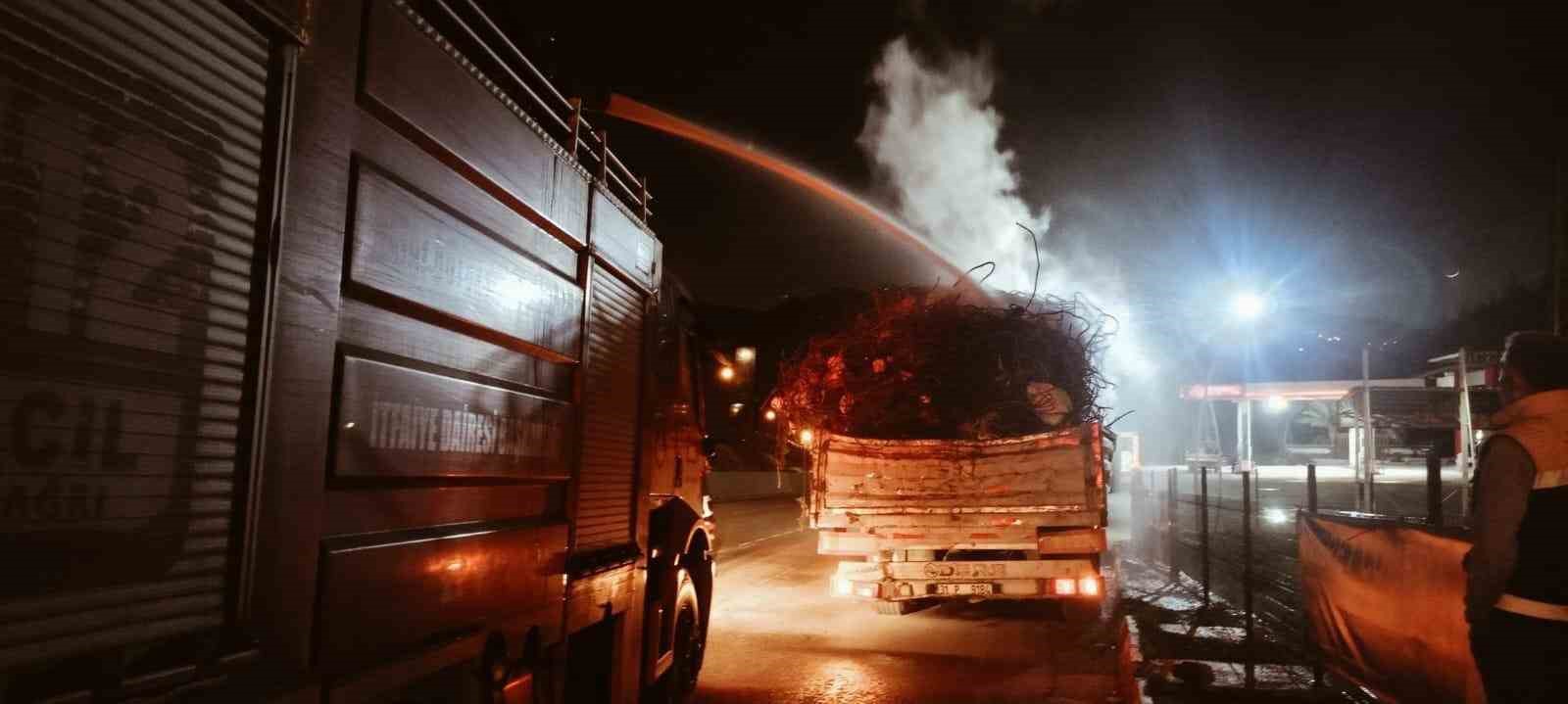 Belen’de hurda yüklü tırda yangın
