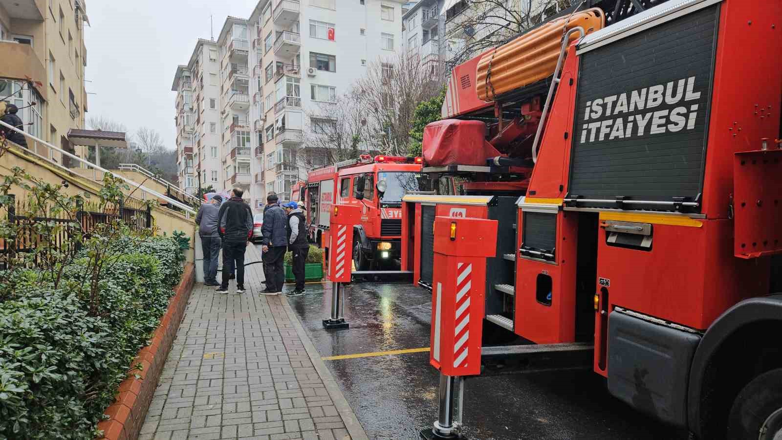 Beşiktaş’ta alzaymır hastası kadın yemek pişirmek isteyince yangın çıktı
