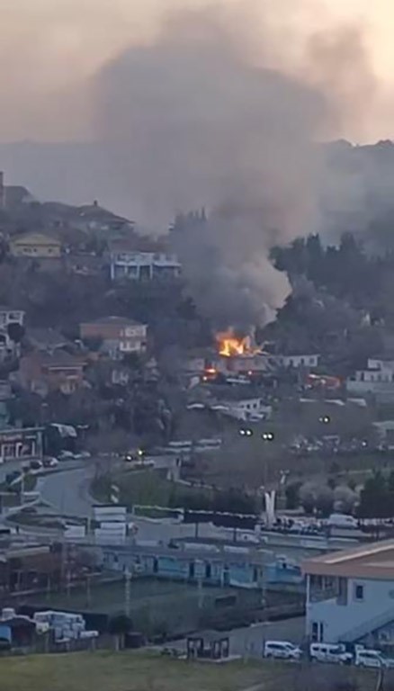 Beykoz’da gecekondunun çatısında yangın
