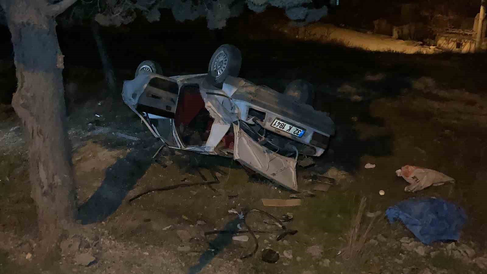 Burdur’da alkollü sürücünün kullandığı otomobil şarampole devrildi: 1’i ağır 3 yaralı
