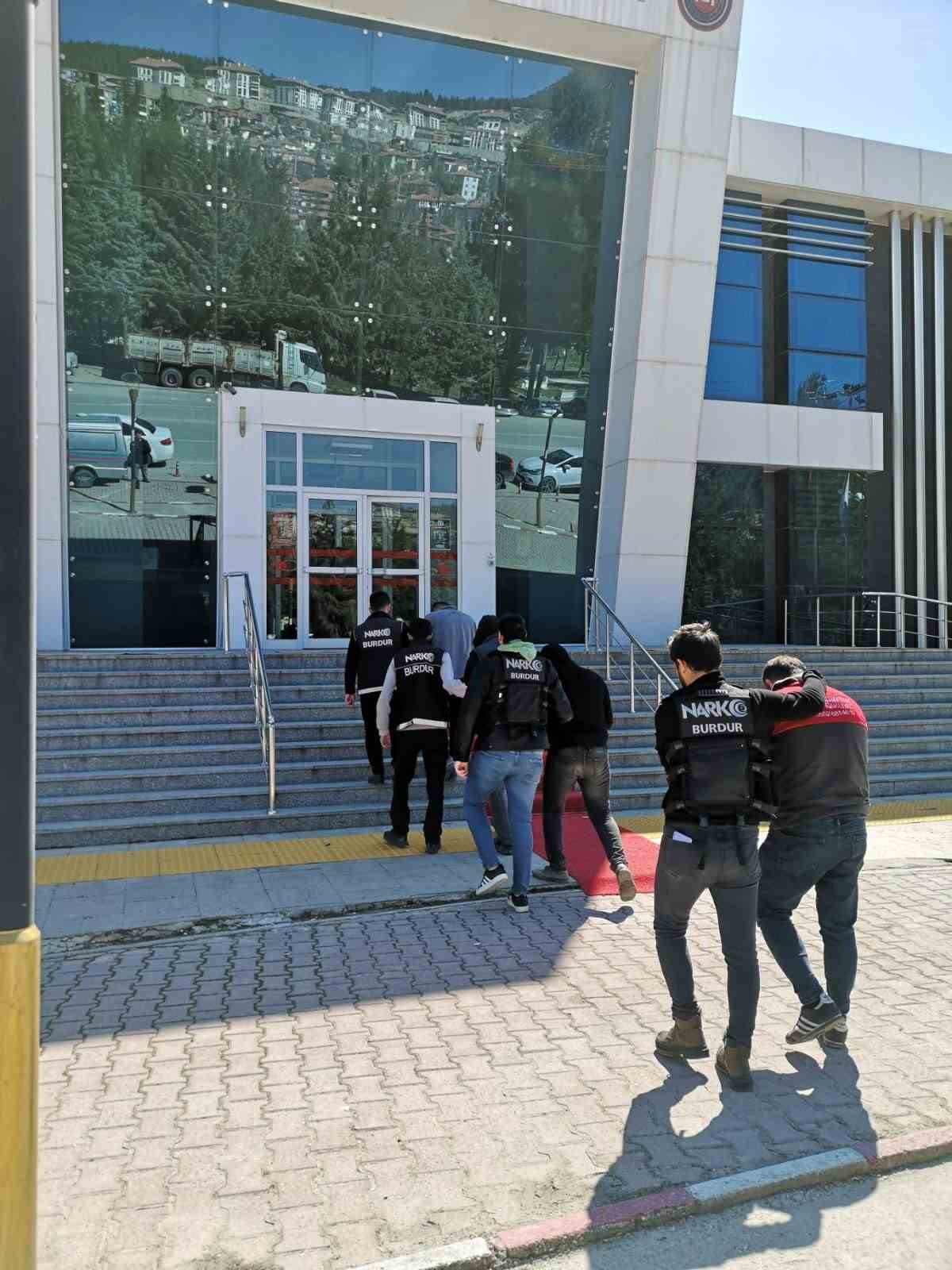 Burdur’da iki çekiciden uyuşturucu çıktı, 4 şahıs tutuklandı
