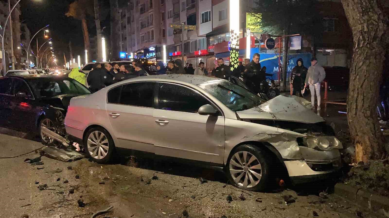 Burdur’da iki otomobil çarpıştı: 1 yaralı
