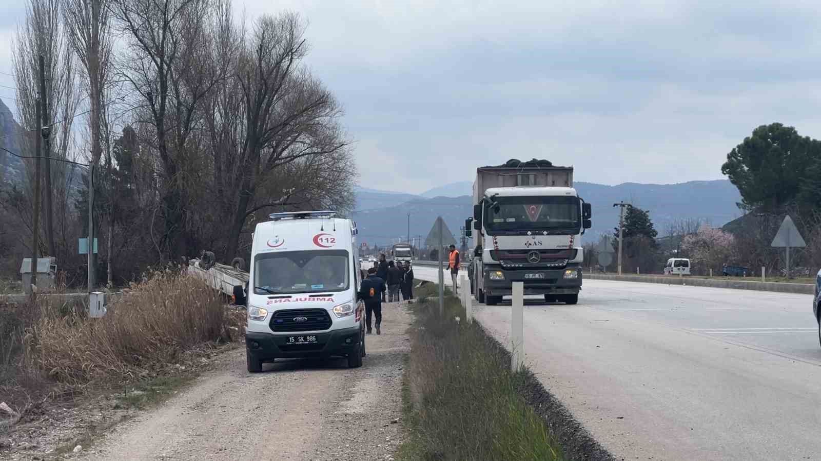 Burdur’da lastiği patlayan araç takla attı: 1 yaralı
