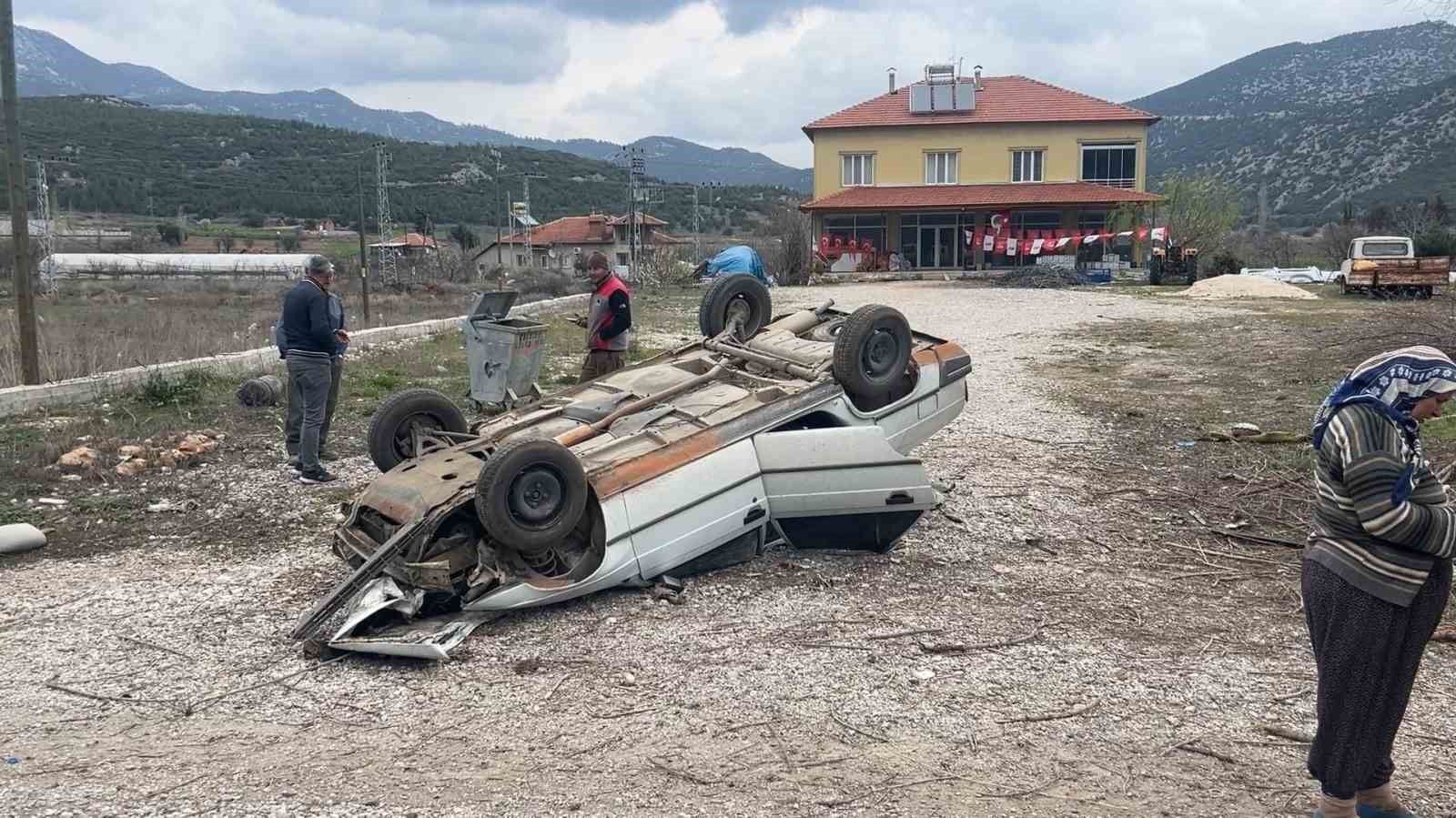 Burdur’da lastiği patlayan araç takla attı: 1 yaralı

