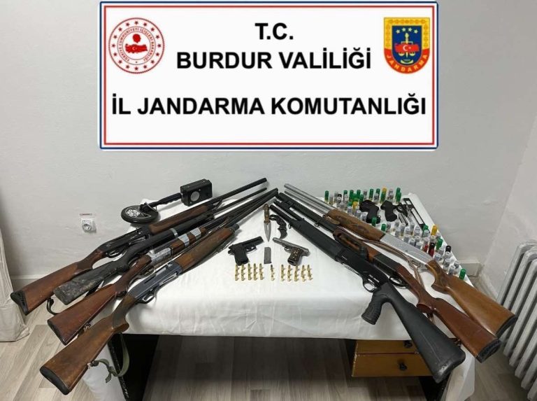 Burdur’da uyuşturucu ve kaçakçılık operasyonları: 2 şahıs tutuklandı