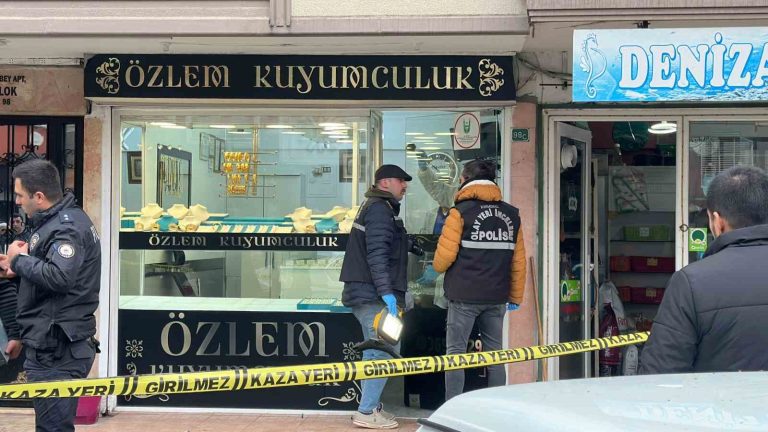 Bursa’da 3.5 milyon TL’lik silahlı ve kar maskeli kuyumcu soygunu