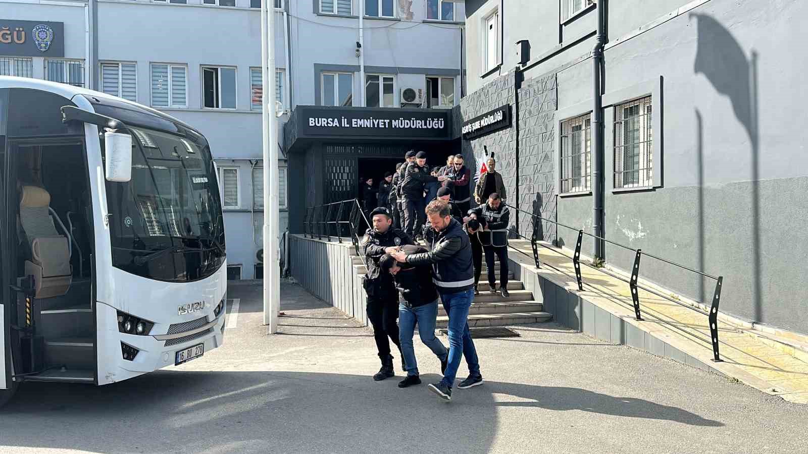 Bursa’da fuhuş çetesine şafak vakti operasyon: 19 tutuklama
