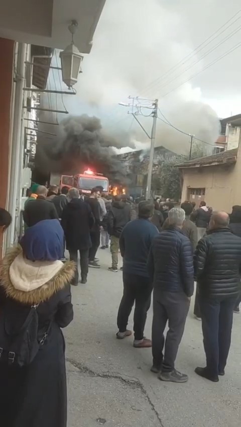 Bursa’da hurdacıda korkutan yangın
