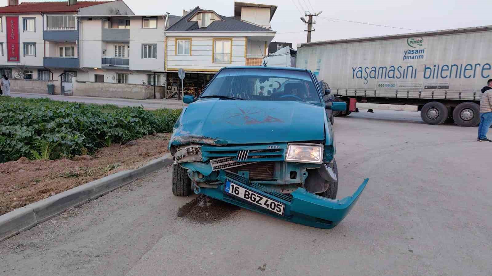Bursa’da iki otomobil kafa kafaya çarpıştı: 7 yaralı
