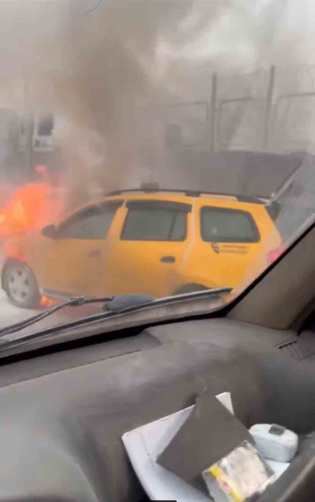 Bursa’da ticari taksi alev alev yandı
