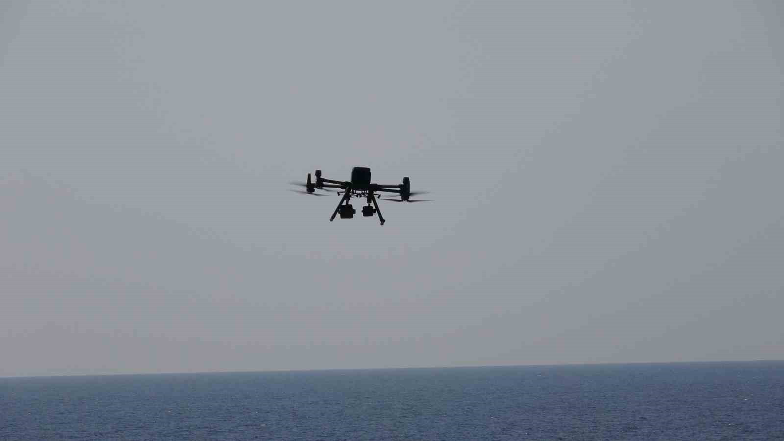 Çanakkale’de batan bottaki kayıp düzensiz göçmenler dron ile aranıyor
