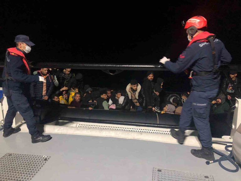 Datça’da 33 düzensiz göçmen kurtarıldı