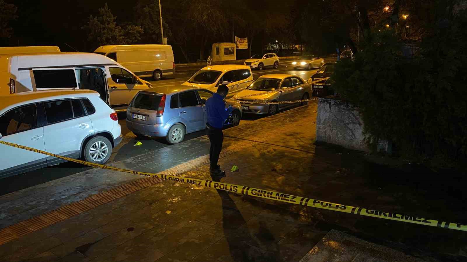 Diyarbakır’da cadde üzerinde silahlı saldırıya uğrayan kadın ağır yaralandı
