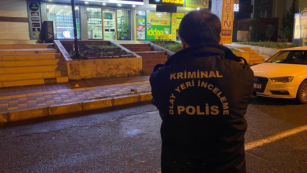 Diyarbakır’da caddedeki silahlı kavgada kıraathane savaş alanına döndü
