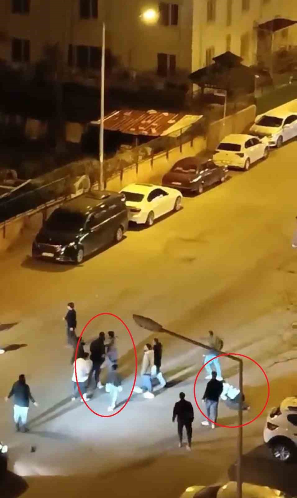 Diyarbakır’da iki grup arasındaki kavga kamerada
