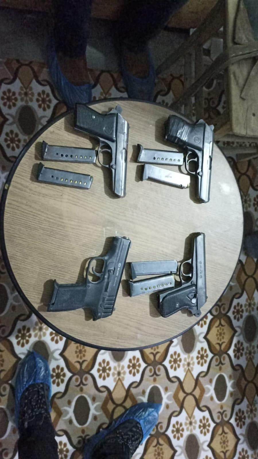 Diyarbakır’da kaçak silah operasyonu: 8 tabanca ele geçirildi
