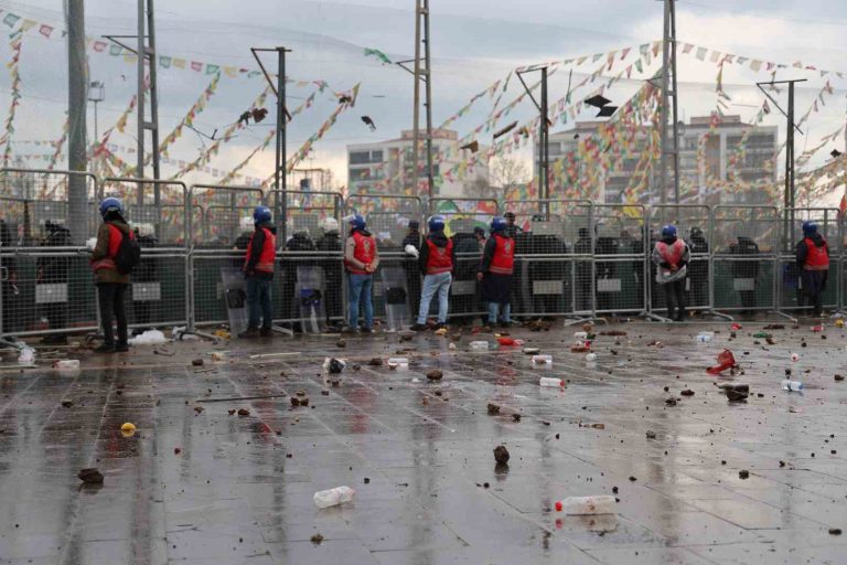 Diyarbakır’da Nevruz kutlamasında terör propagandasına 166 gözaltı