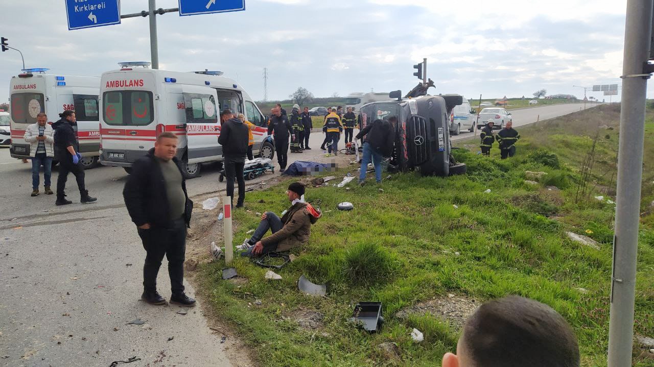 (Düzeltme) Tekirdağ’da tır, yolcu minibüsüne çarptı: 5 ölü, 10 yaralı
