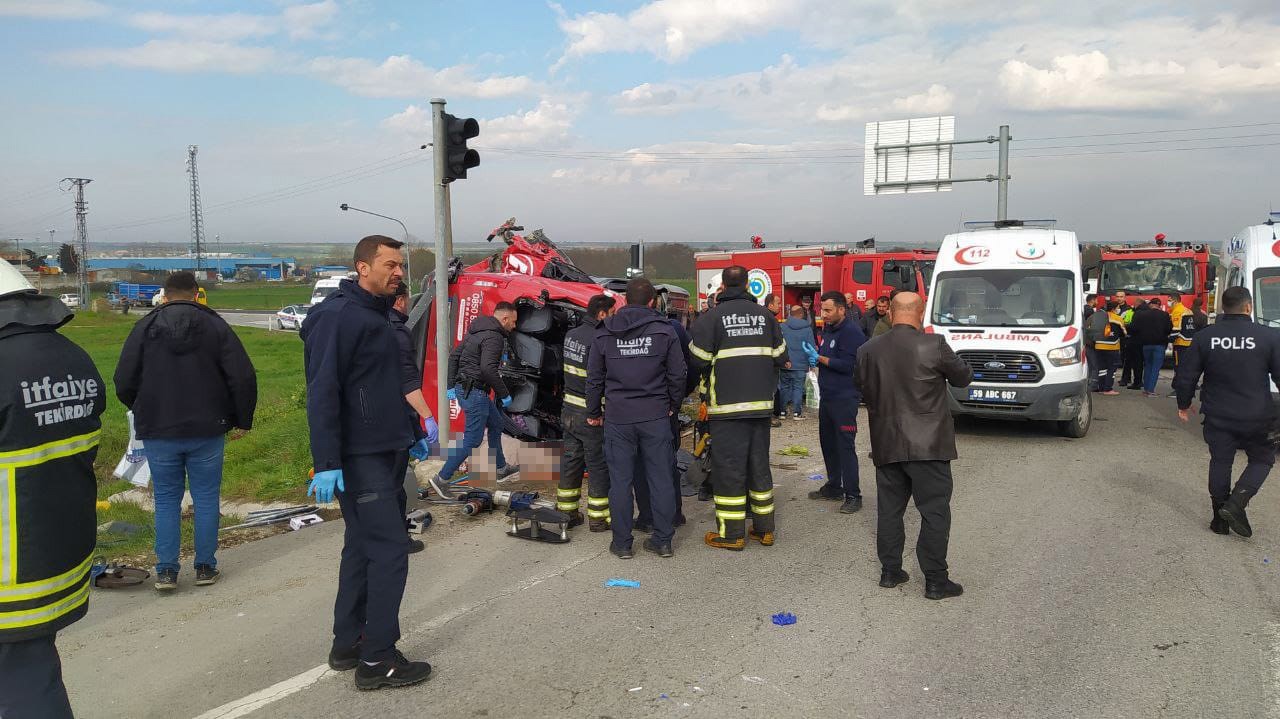 (Düzeltme) Tekirdağ’da tır, yolcu minibüsüne çarptı: 5 ölü, 10 yaralı
