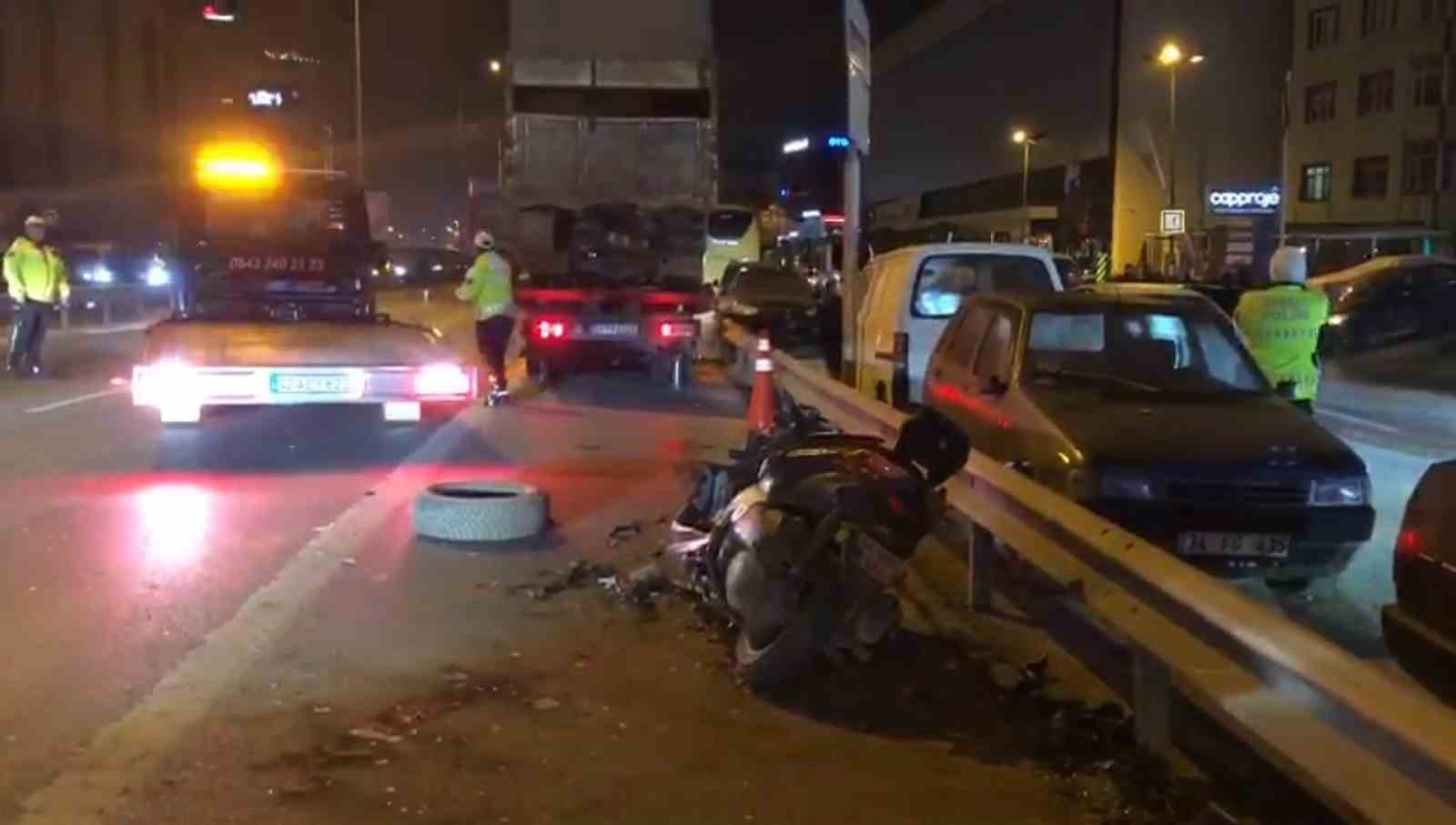 E-5 karayolunda motosiklet kamyonete arkadan çarptı: 1 ölü

