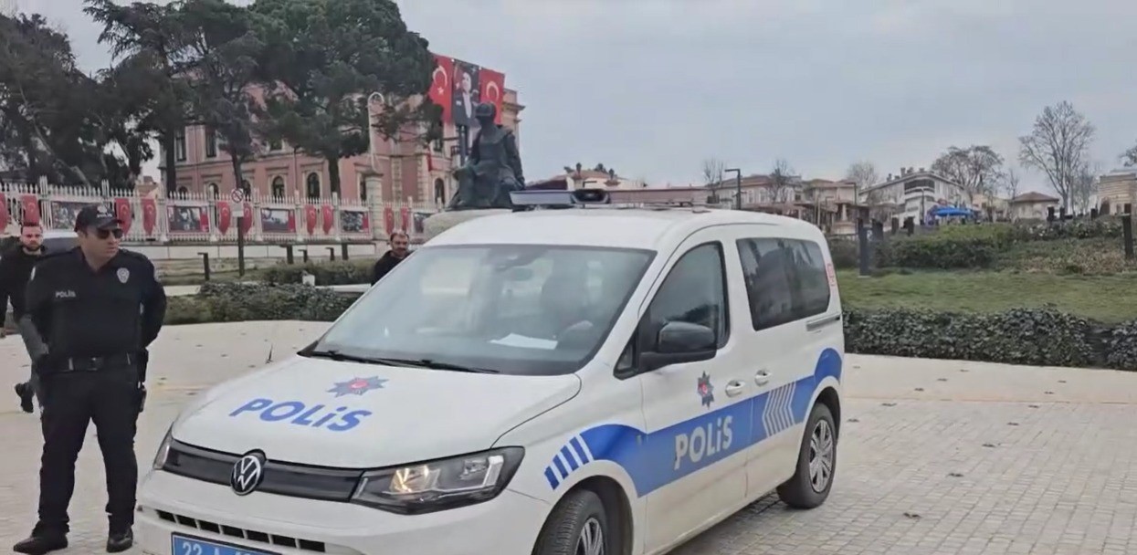Edirne Belediyesi önünde taksici eyleminde 1 kişi yaralandı
