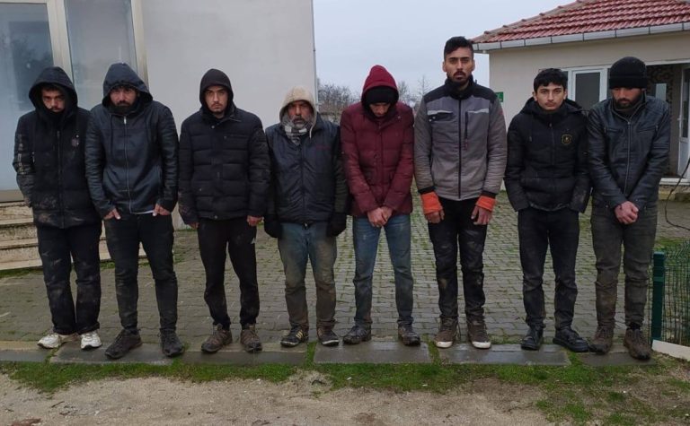 Edirne’de 8 düzensiz kaçak göçmen yakalandı