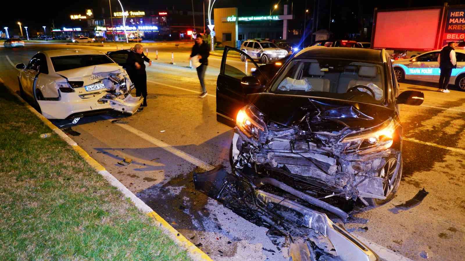 Edirne’de iki otomobil çarpıştı: 2 yaralı
