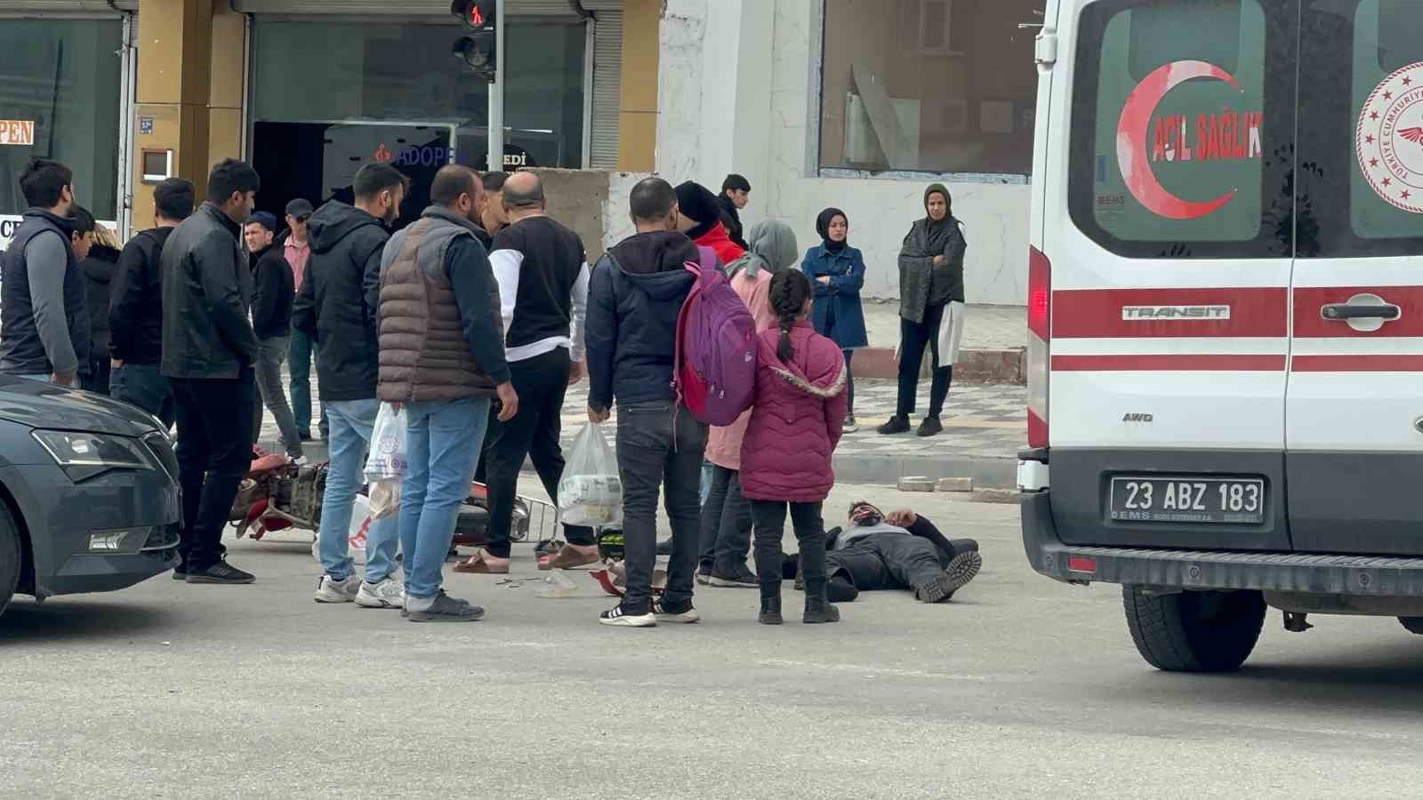 Elazığ’da motosiklet ile otomobil çarpıştı: 1 yaralı
