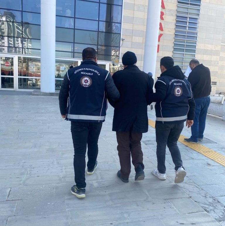 Elazığ’da yakalanan göçmen kaçakçısı tutuklandı