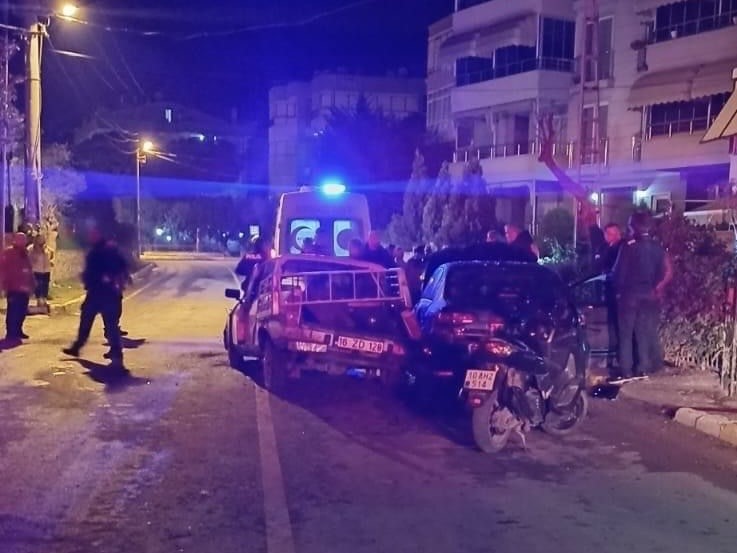 Erdek’te trafik kazası: 3 yaralı
