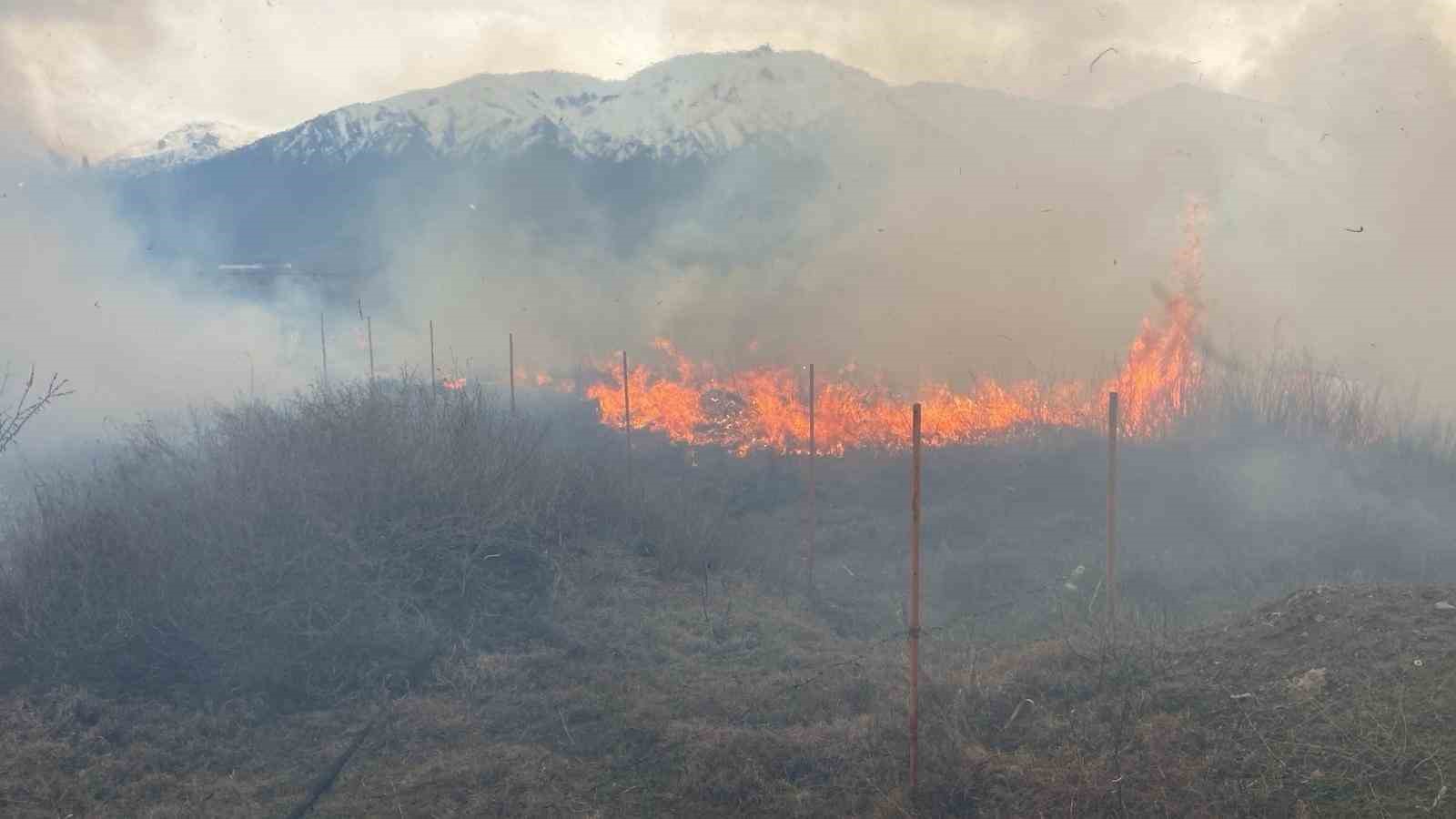 Erzincan’da örtü yangını büyümeden söndürüldü
