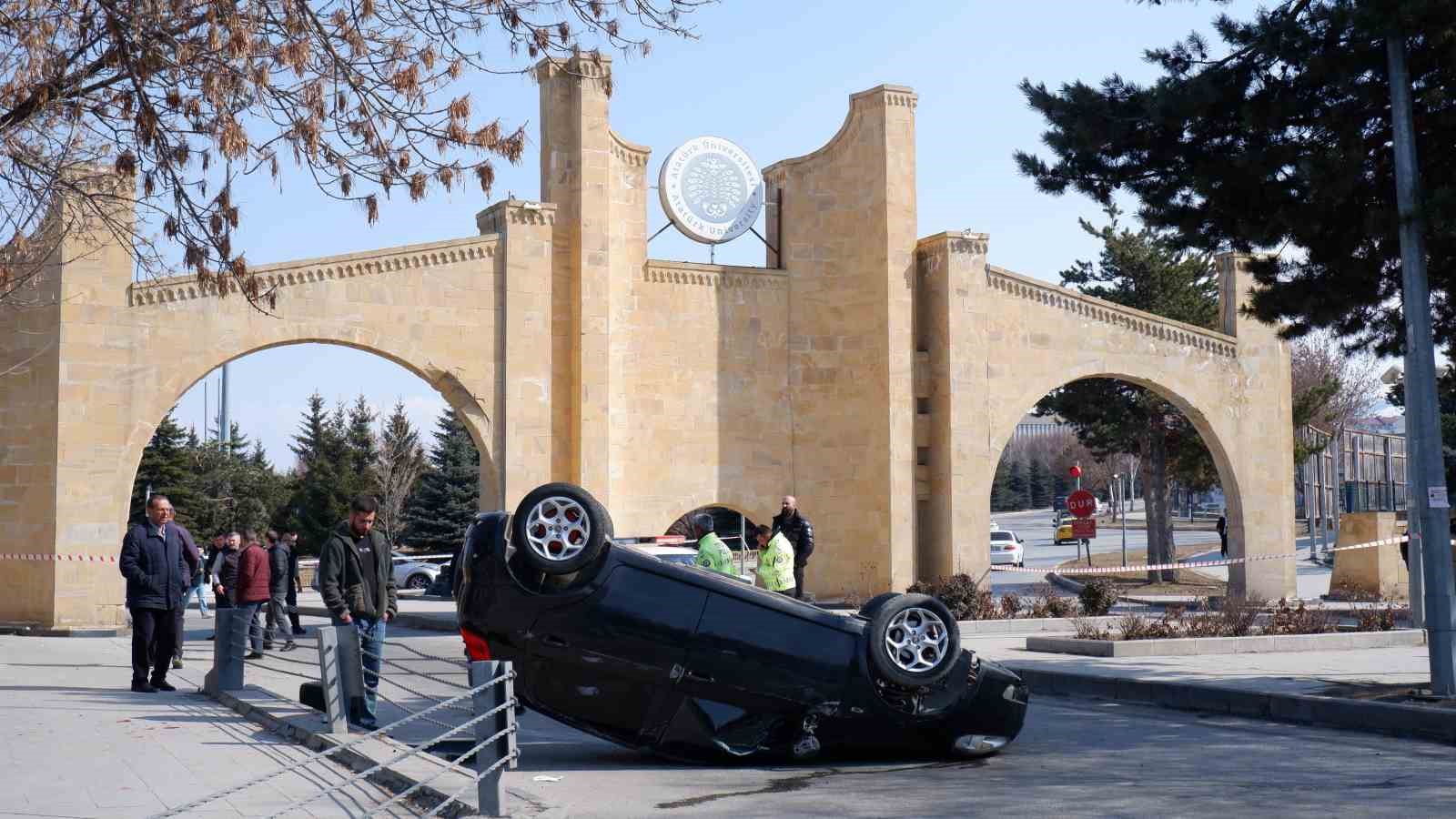 Erzurum’da araç takla attı
