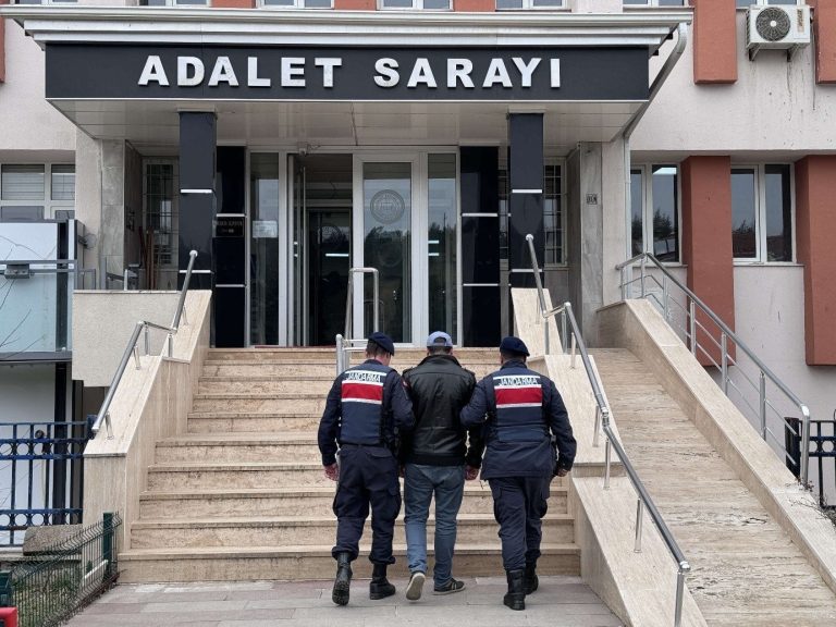 Eskişehir’de jandarma ekiplerince aranması bulunan 43 şahıs yakalandı