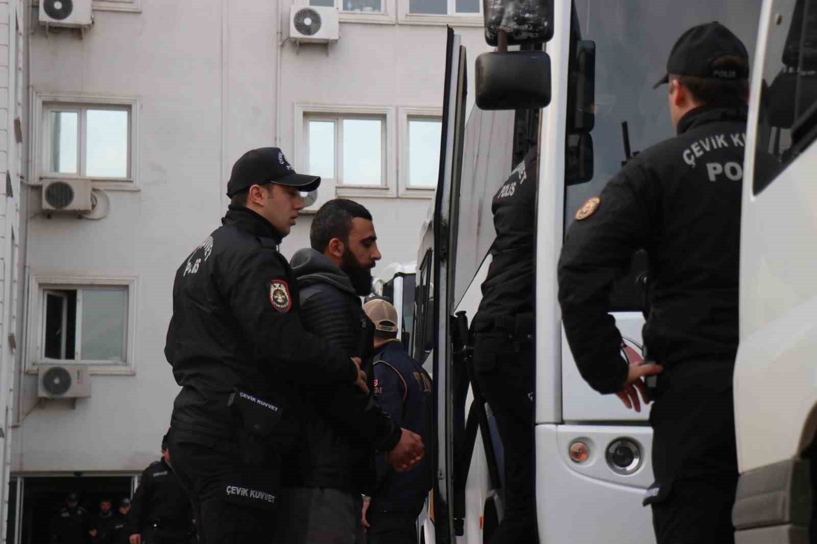 Eylem hazırlığındayken yakalanan 33 DEAŞ şüphelisi adliyeye sevk edildi
