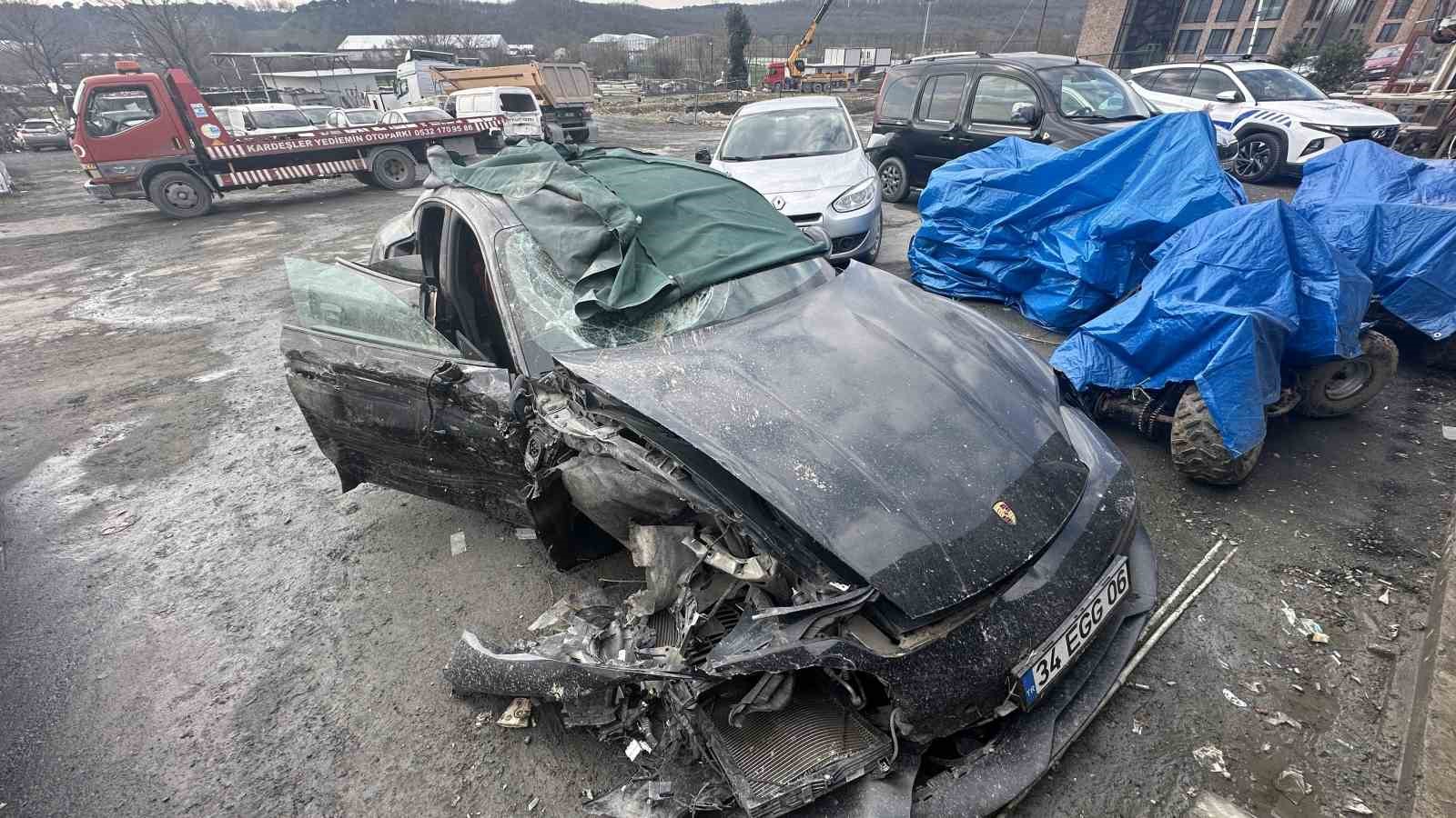 Eyüpsultan’daki feci kazaya karışan Porsche ve ATV’nin son hali kazanın boyutunu gözler önüne serdi