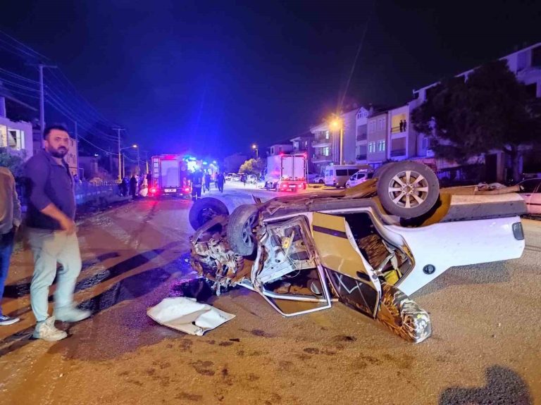 Fethiye’de 2 otomobil kafa kafaya çarpıştı: 1’i ağır 4 yaralı