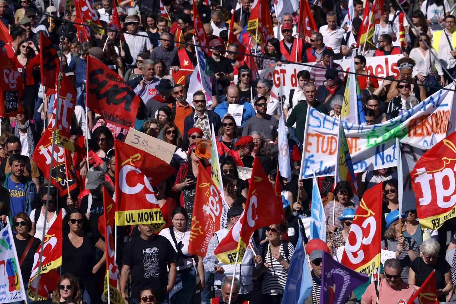 Fransa’da kamu çalışanları zam talebiyle greve gitti

