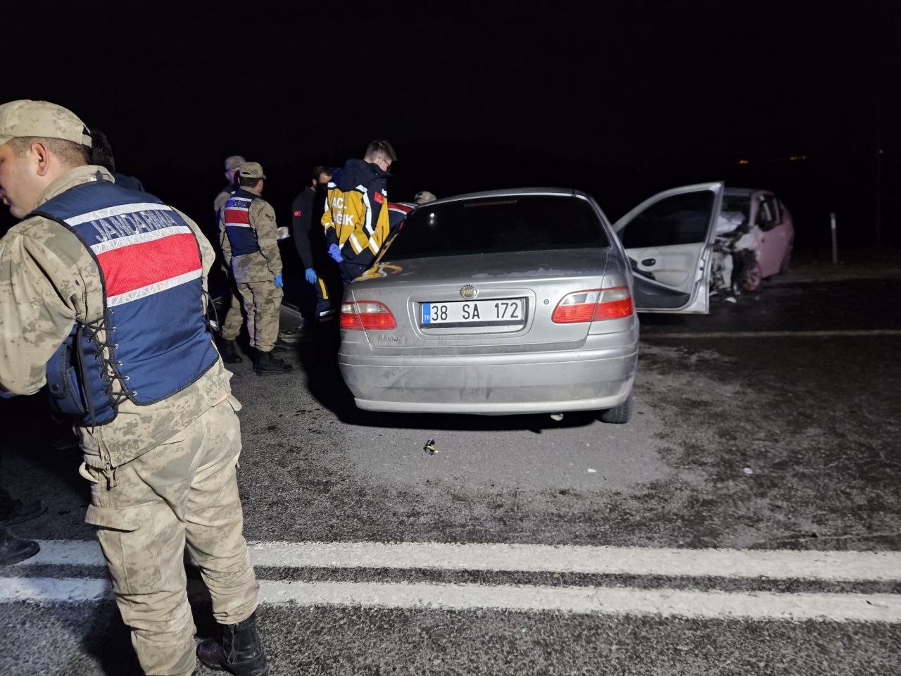 Gaziantep’te iki otomobil kafa kafaya çarpıştı: 2 ölü, 6 yaralı
