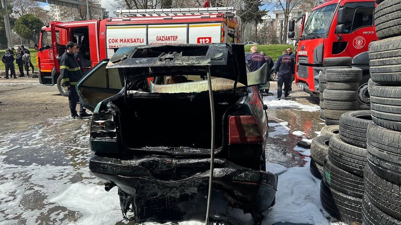 Gaziantep’te otomobilin LPG tüpünün patladığı anın görüntüsü ortaya çıktı

