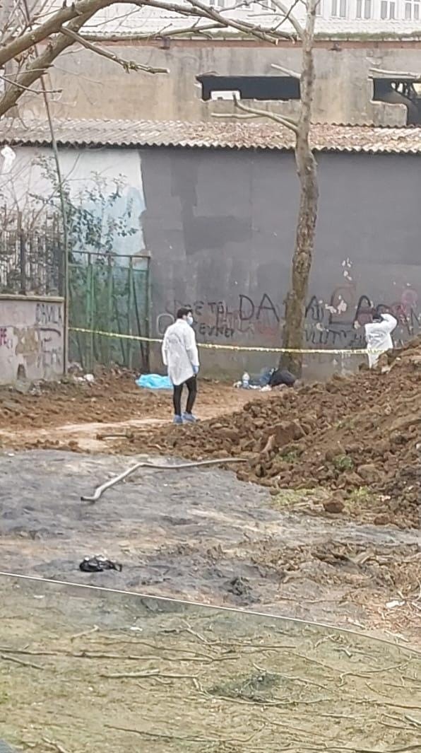 Gaziosmanpaşa’da sahte alkol iddiası: Bir kişi yapımı devam eden parkta ölü bulundu
