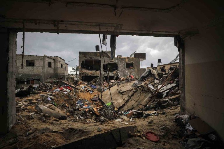 Gazze’de can kaybı 30 bin 878’e yükseldi
