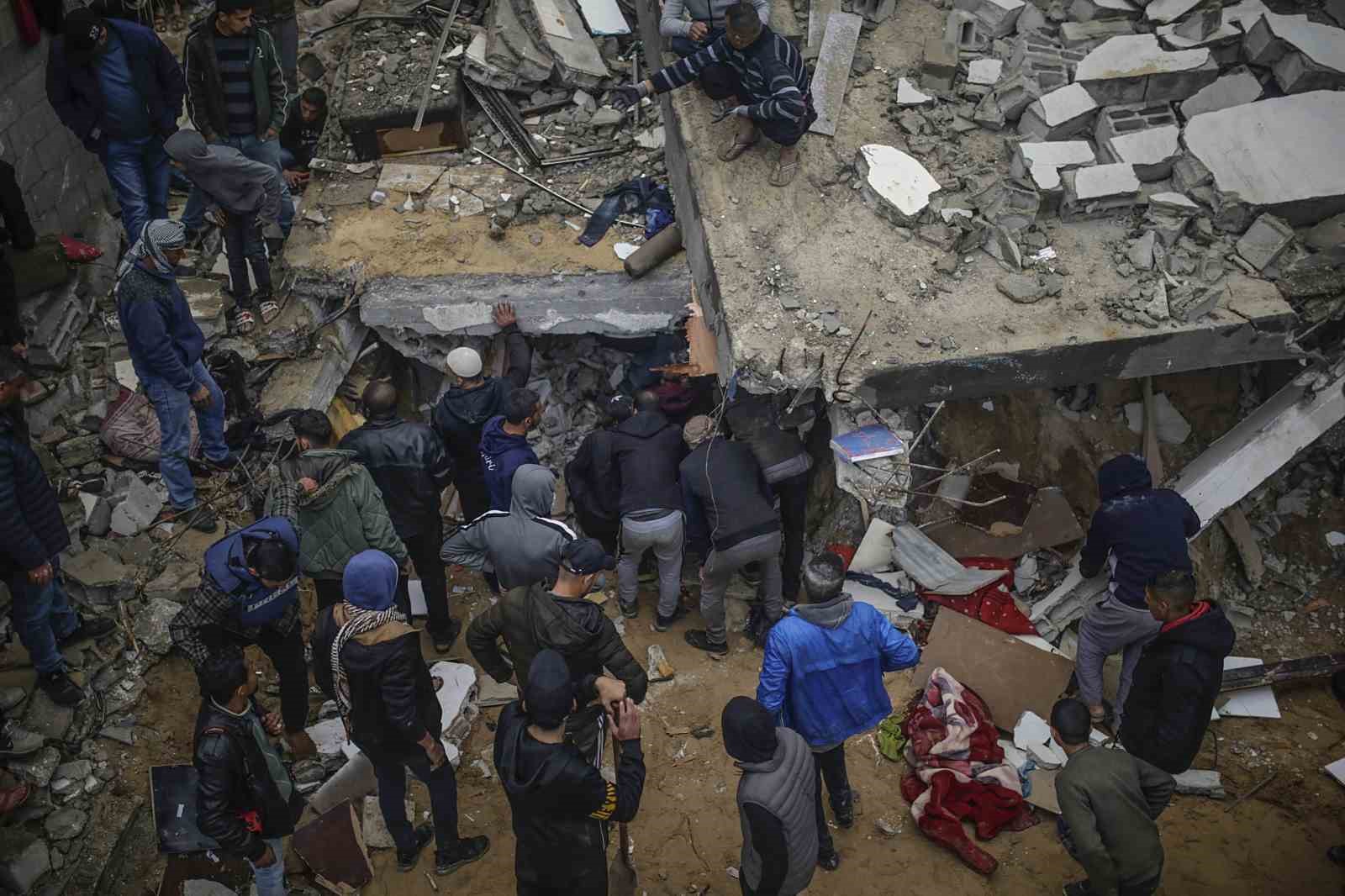 Gazze’de can kaybı 30 bin 878’e yükseldi
