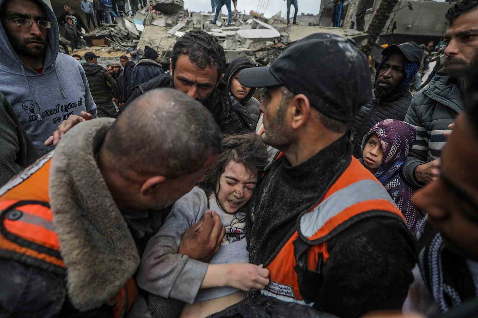 Gazze’de can kaybı 30 bin 878’e yükseldi
