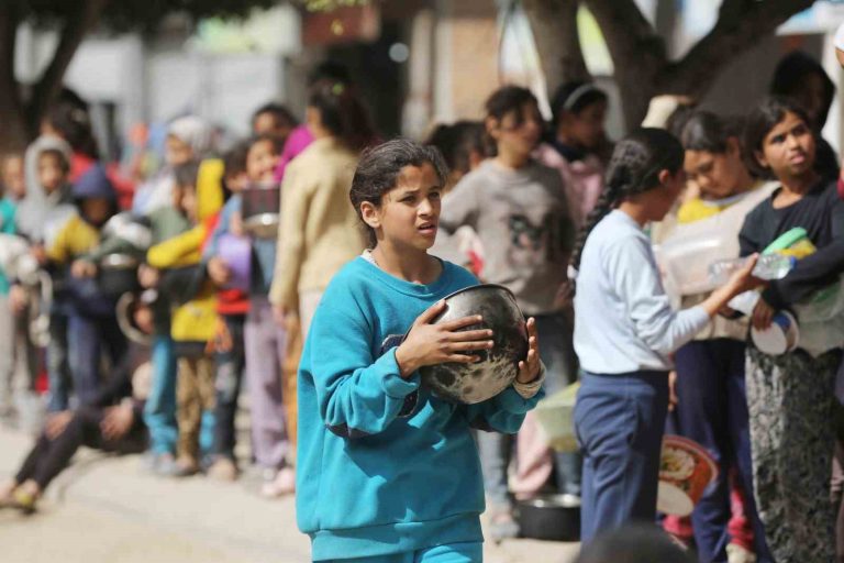 Gazze’de yetersiz beslenme nedeniyle ölenlerin sayısı 27’ye yükseldi