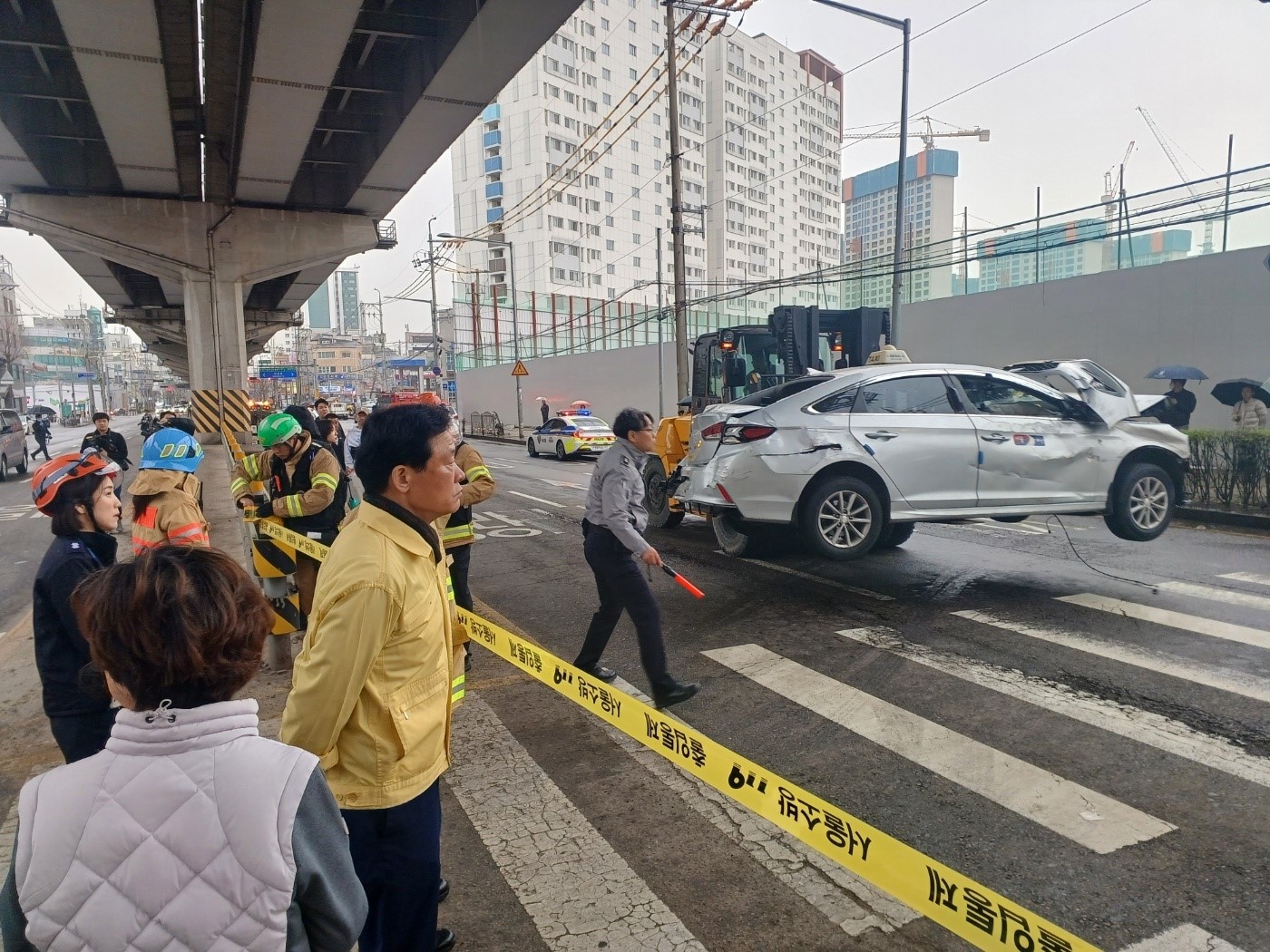 Güney Kore’de 13 araç zincirleme kazaya karıştı: 17 yaralı
