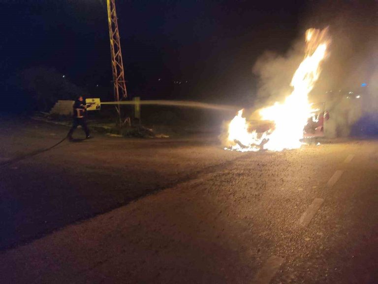 Hassa’da bir otomobilde yangın çıktı