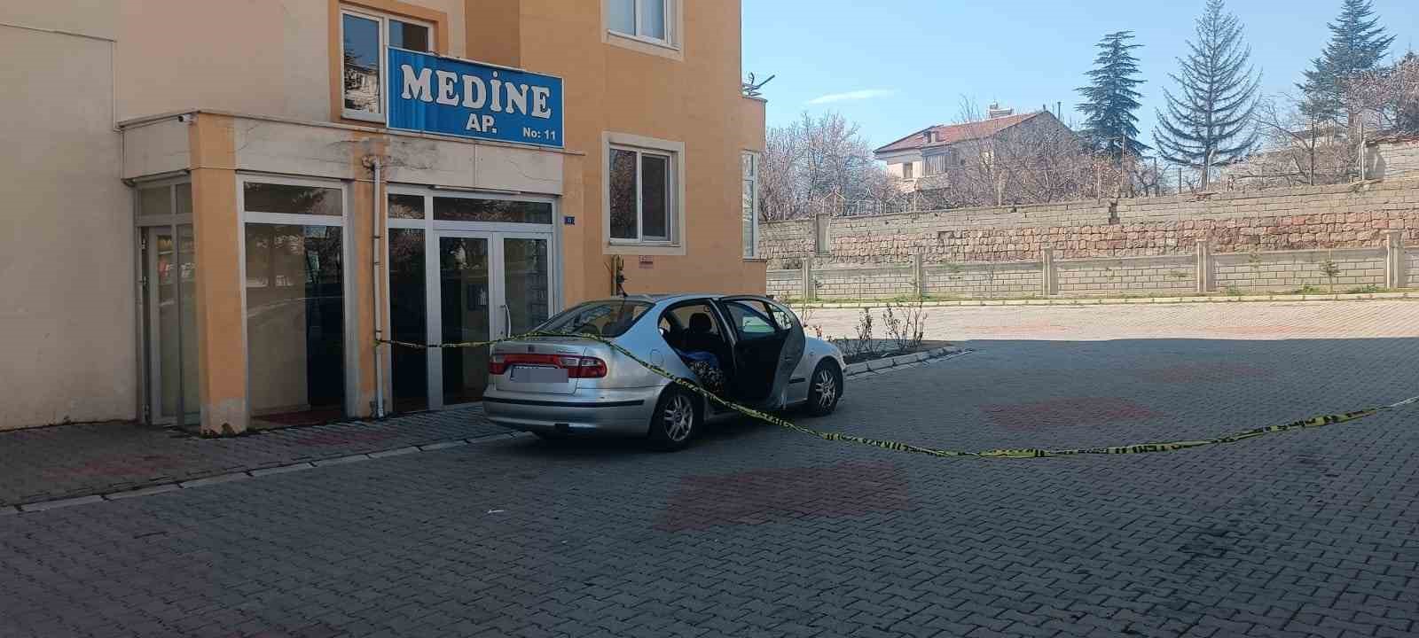 Hastaneye gitmek için bindiği otomobilde öldü
