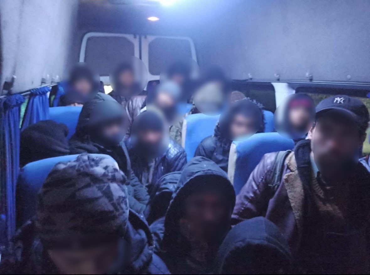 Iğdır’da 39 göçmen ve 4 insan kaçakçısı yakalandı
