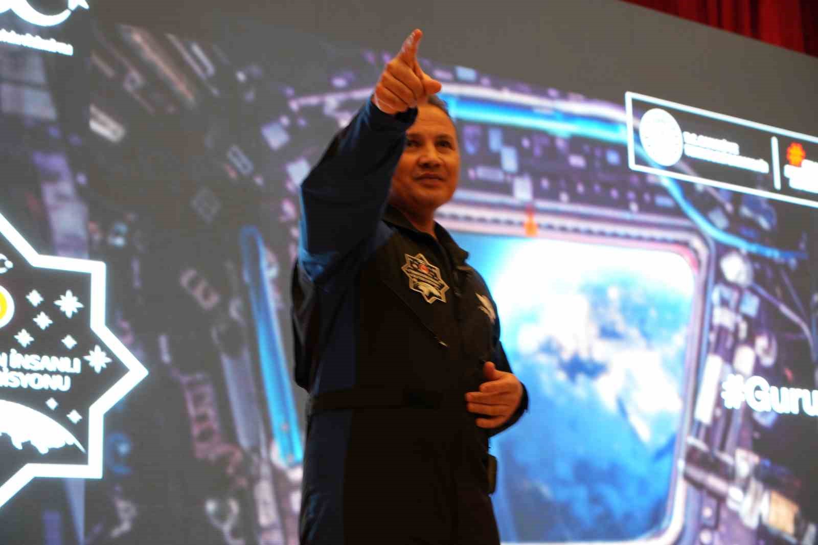İlk Türk astronot Gezeravcı’dan çarpıcı uzay açıklaması: “Uzay çöplüğüne vesile olan pek çok uzay aracı var”
