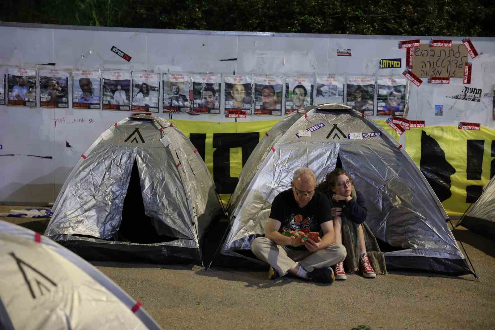 İsrail’de göstericiler parlamentonun önüne 100’den fazla çadır kurdu

